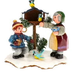 Hubrig Volkskunst Hubrig Miniaturen-Winterkinder Vogelfütterung